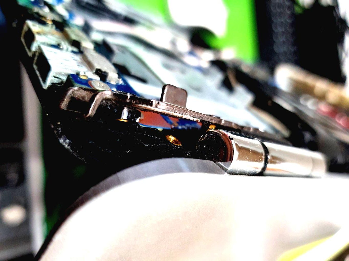 Laptop Hinge Broken: Can it be repaired?