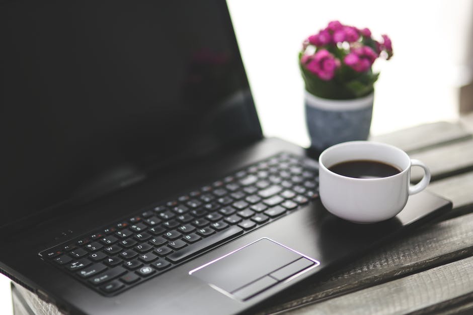 7 Bad Habits That Will Shorten Your Laptop Usage Lifespan