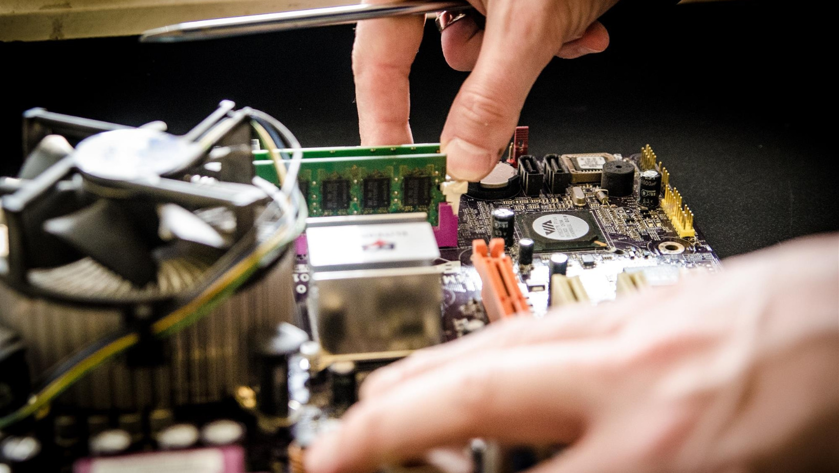 dont wait get professional computer repair for these device symptoms