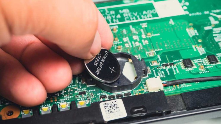 Identifying and Replacing a Faulty CMOS Battery in Your Laptop